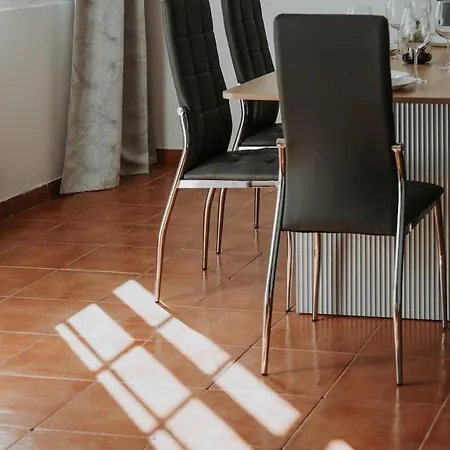 Serenity Sao Roque 2 Bedroom House In With Parking فونشال