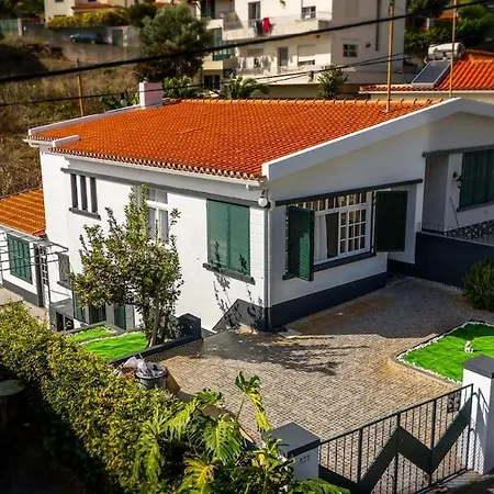 Serenity Sao Roque 2 Bedroom House In With Parking فونشال