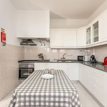 펜션 Serenity Sao Roque 2 Bedroom House In With Parking 푼샬