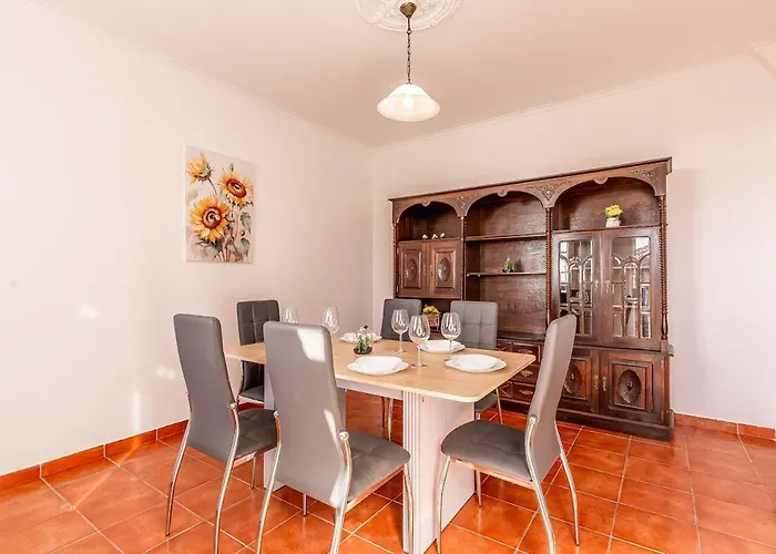 Serenity Sao Roque 2 Bedroom House In With Parking フンシャル