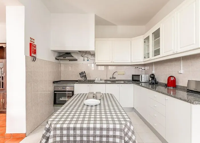 Semesterbostad Serenity Sao Roque 2 Bedroom House In With Parking Funchal (Madeira)