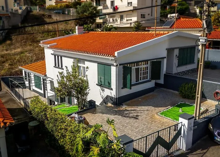 Serenity Sao Roque 2 Bedroom House In With Parking フンシャル