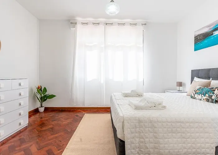 Serenity Sao Roque 2 Bedroom House In With Parking * フンシャル